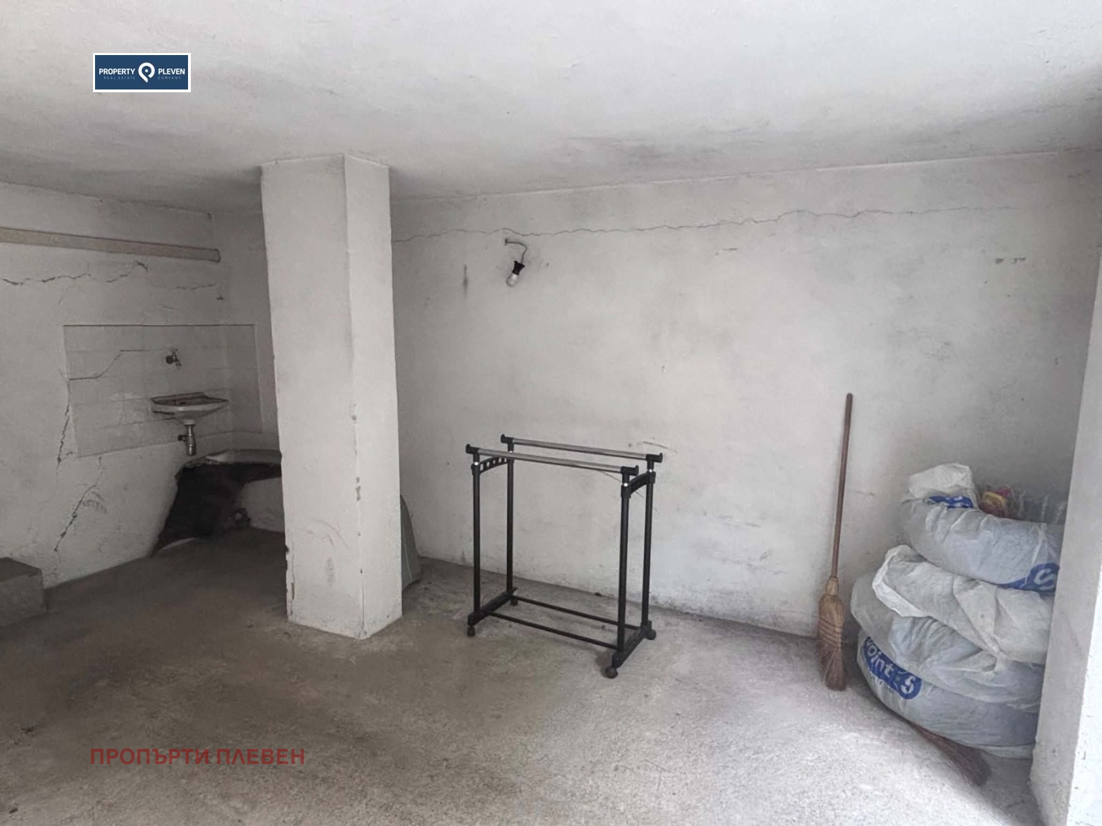 Продава ГАРАЖ, ПАРКОМЯСТО, гр. Плевен, Идеален център, снимка 3 - Гаражи и паркоместа - 55006517