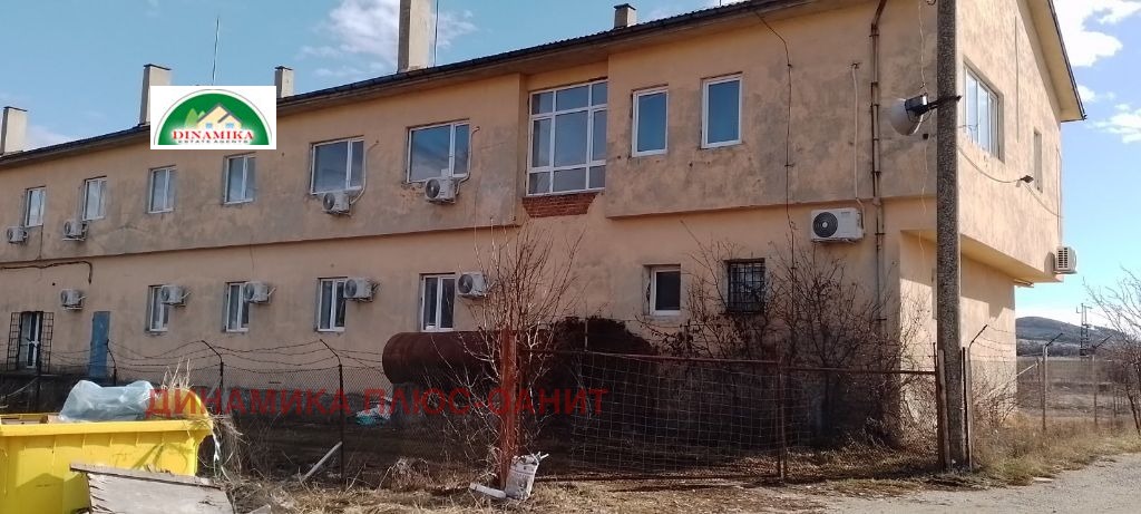 Продава ПРОМ. ПОМЕЩЕНИЕ, гр. Драгоман, област София област, снимка 2 - Производствени сгради - 54124248