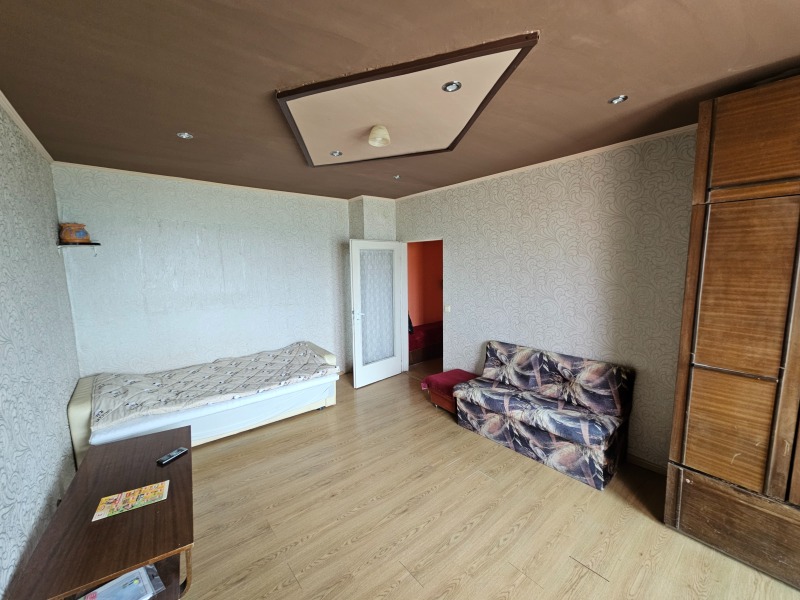 Продава  1-стаен град Разград , Орел , 38 кв.м | 14636545