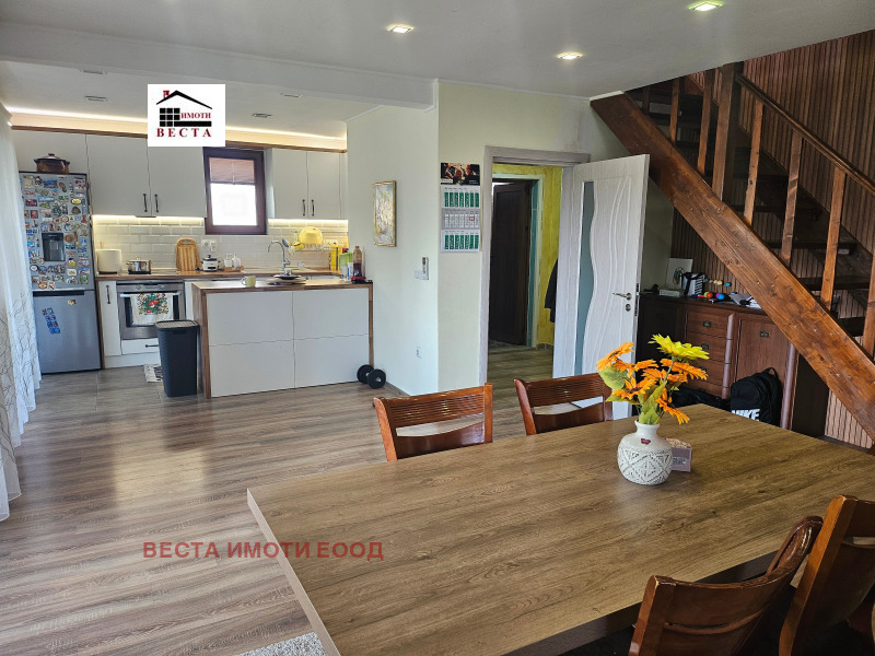 Продава КЪЩА, гр. Варна, Галата