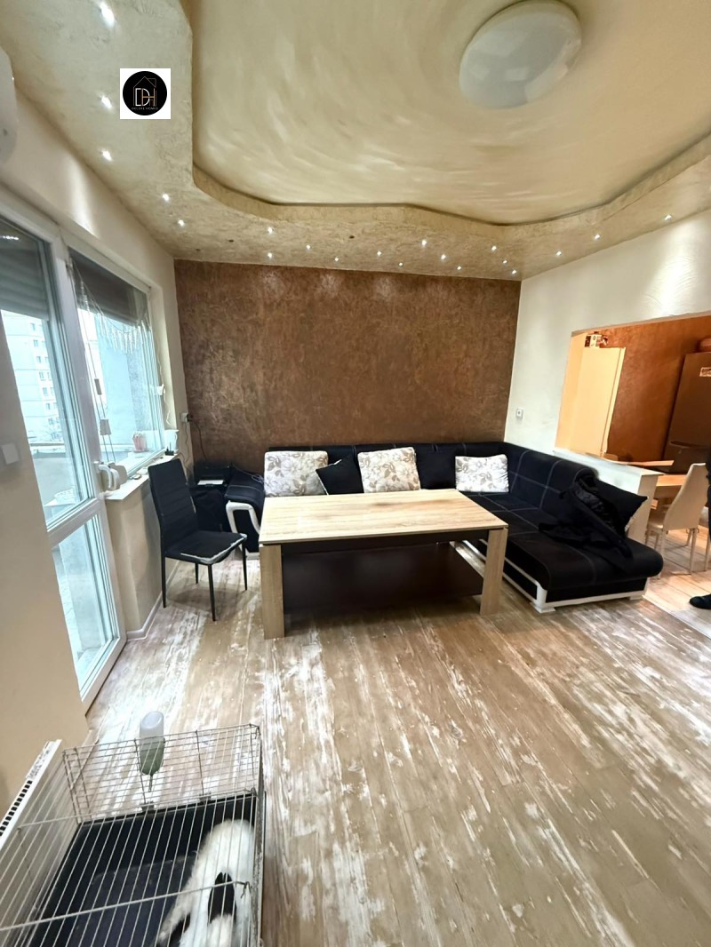 Продава МНОГОСТАЕН, гр. Пловдив, Кючук Париж