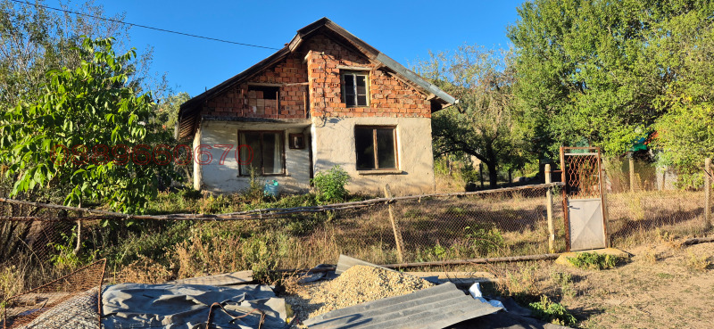 Продава 3-СТАЕН, с. Огоя, област София област