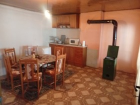 Продава  Къща, с. Динево