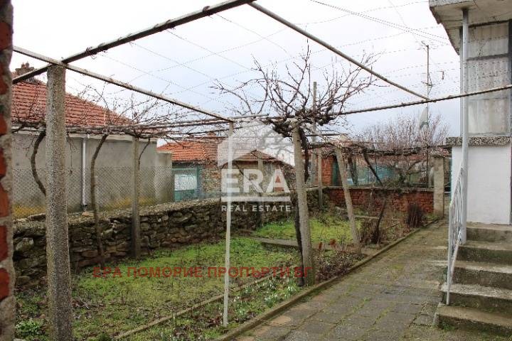 Продава КЪЩА, с. Подвис, област Бургас, снимка 4 - Къщи - 53074836