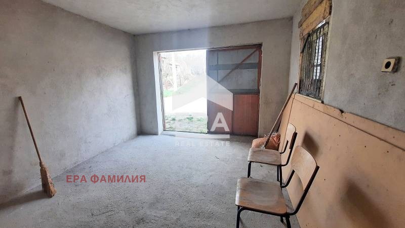 Продава КЪЩА, с. Чорул, област София област, снимка 4 - Къщи - 53888305