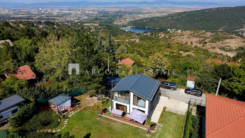 Продава КЪЩА в град София, с. Бистрица - 120 кв.м / 529 000 € » 1 034 634.07 лв., АРКО РИЪЛ ЕСТЕЙТ