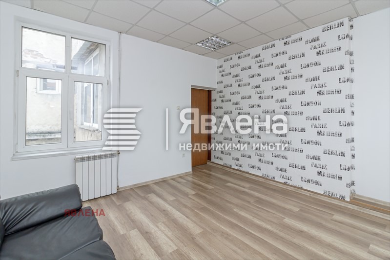 De vânzare  3 dormitoare Sofia , Țentâr , 140 mp | 33064669 - imagine [8]