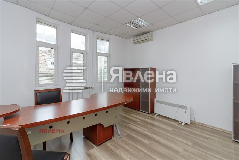 De vânzare  3 dormitoare Sofia , Țentâr , 140 mp | 33064669 - imagine [9]