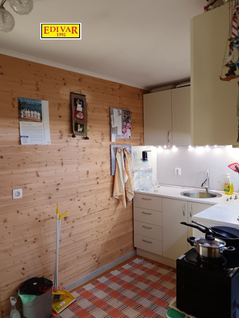 Продава КЪЩА, с. Хаджи Димитър, област Добрич, снимка 4 - Къщи - 52509461