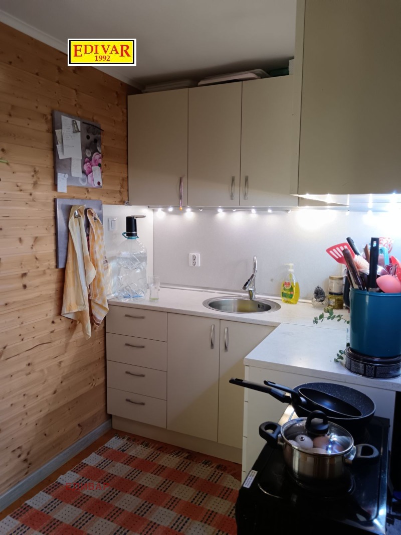 Продава КЪЩА, с. Хаджи Димитър, област Добрич, снимка 5 - Къщи - 52509461