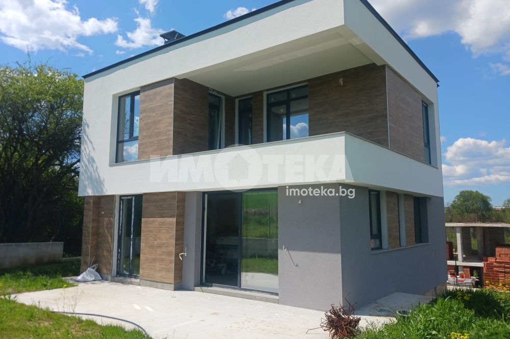 Продава КЪЩА, с. Хераково, област София област