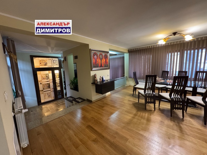 Продава КЪЩА, гр. Русе, Център, снимка 2 - Къщи - 51898755