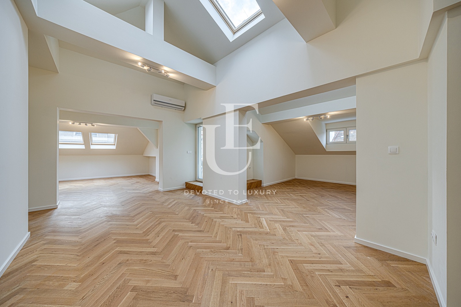 Продава МНОГОСТАЕН, гр. София, Оборище, снимка 3 - Апартаменти - 56742836