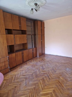 1 chambre 9-ti kvartal, Pleven 1