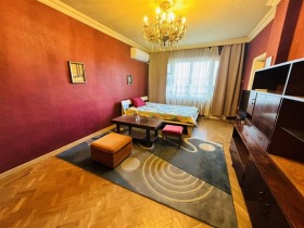 3+ Schlafzimmer Zentralna poshta, Warna