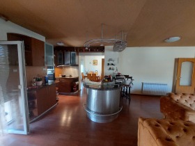 3+ slaapkamer Tsentar, Veliko Tarnovo