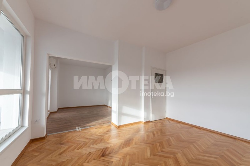 Продава МНОГОСТАЕН, гр. Варна, Център, снимка 2 - Апартаменти - 52491666