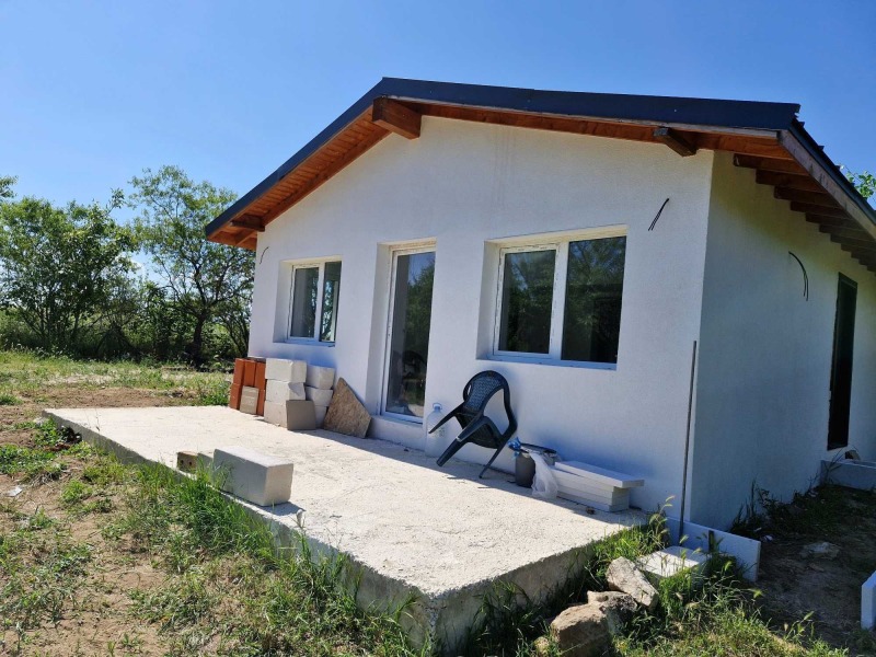 Продава КЪЩА в град Варна, м-т Боровец - север - 83 кв.м / 126 600 € » 247 608.08 лв., ИМОТИ ПРЕМИЕР