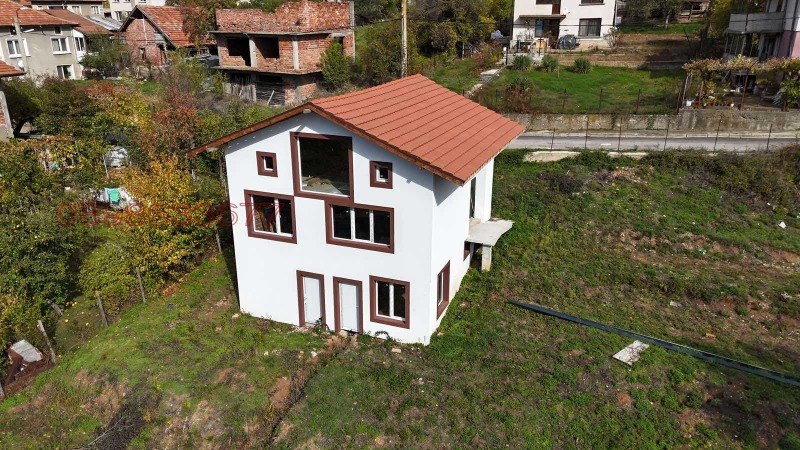 Продава КЪЩА, област Перник, гр. Земен • 85000 € / 166245.55 лв. • 44471800 1