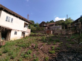 Dom Peszczera, region Pernika