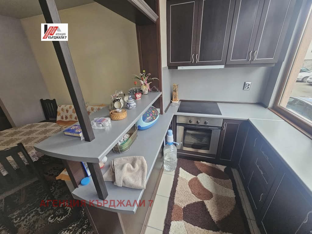 Продава МНОГОСТАЕН, гр. Кърджали, Възрожденци, снимка 13 - Апартаменти - 55004829