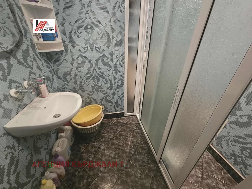 Продава МНОГОСТАЕН, гр. Кърджали, Възрожденци, снимка 11 - Апартаменти - 55004829