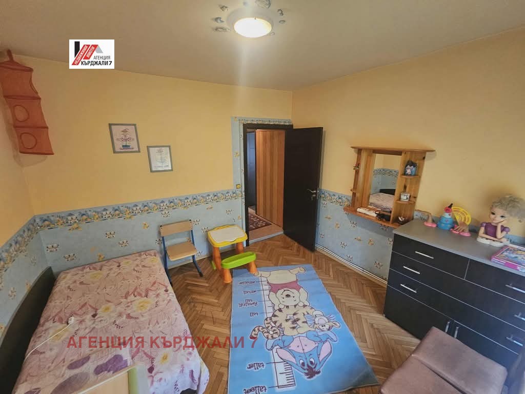 Продава МНОГОСТАЕН, гр. Кърджали, Възрожденци, снимка 2 - Апартаменти - 55004829