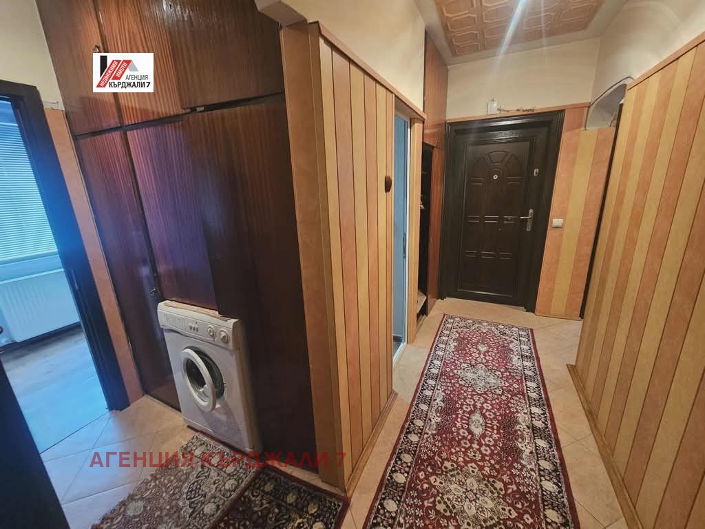 Продава МНОГОСТАЕН, гр. Кърджали, Възрожденци, снимка 9 - Апартаменти - 55004829