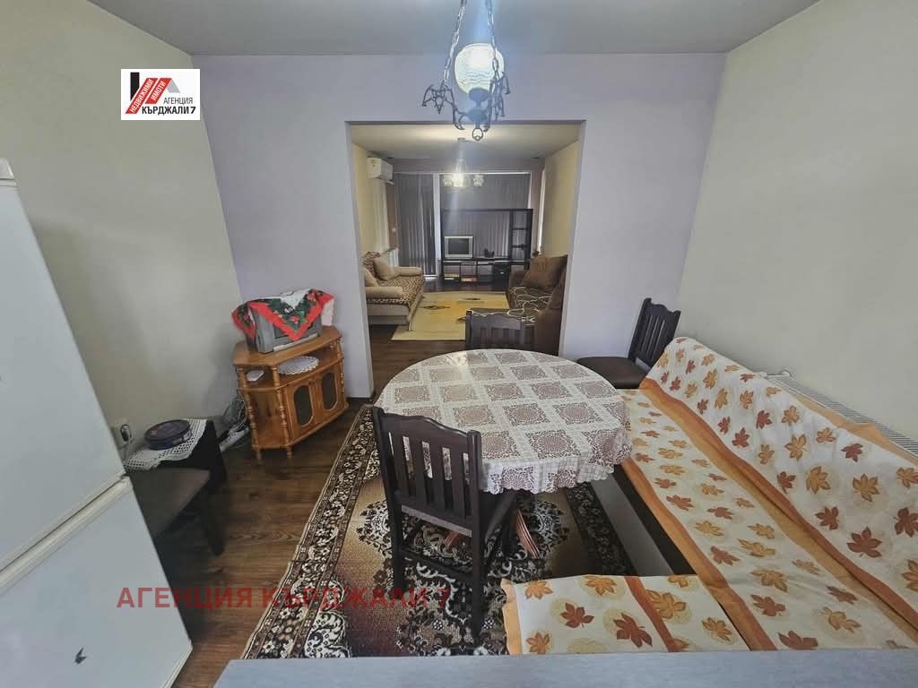 Продава МНОГОСТАЕН, гр. Кърджали, Възрожденци, снимка 12 - Апартаменти - 55004829