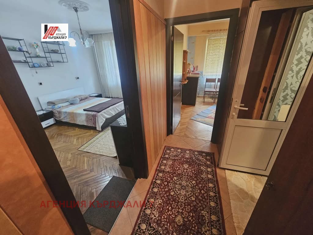Продава МНОГОСТАЕН, гр. Кърджали, Възрожденци, снимка 6 - Апартаменти - 55004829