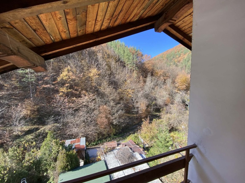 Продава КЪЩА, с. Церецел, област София област, снимка 2 - Къщи - 52691351