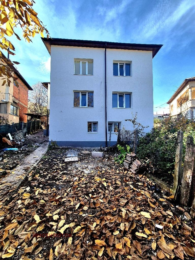 Продава КЪЩА, град Перник, Ралица • 180000 € / 352049.40 лв. • 69211384 1