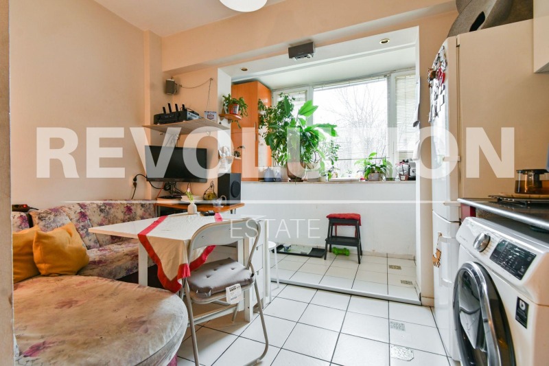 Продава 3-СТАЕН в град София, Хаджи Димитър - 70 кв.м / 175 000 € » 342 270.25 лв., РЕВОЛЮШЪН ЕСТЕЙТ