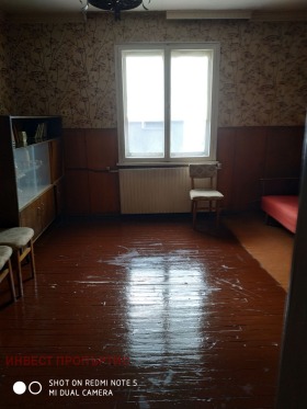 3 bedroom Mogiliche, Pernik 1