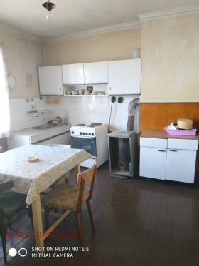 3 bedroom Mogiliche, Pernik 4