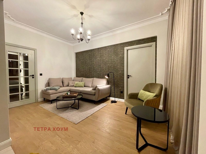 Na sprzedaż  2 sypialnie Sofia , Centar , 107 mkw | 47493348 - obraz [2]