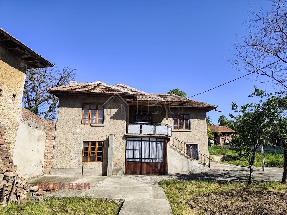 Продава КЪЩА, гр. Полски Тръмбеш, област Велико Търново