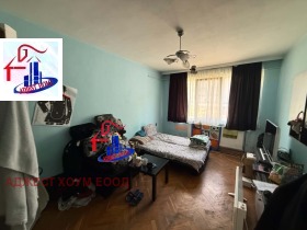 Продава  Етаж от къща, град Шумен