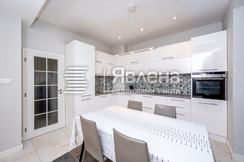 Продава 2-СТАЕН, гр. София, Център, снимка 2 - Апартаменти - 55426822