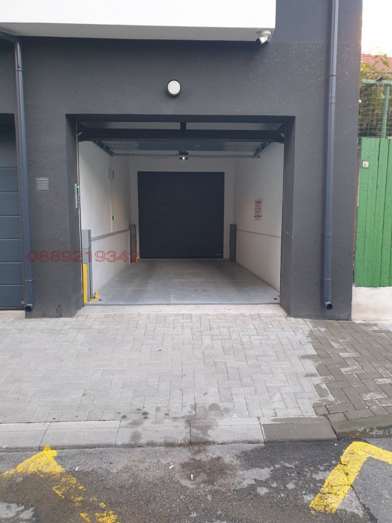 Продава ГАРАЖ, ПАРКОМЯСТО, гр. Бургас, Център