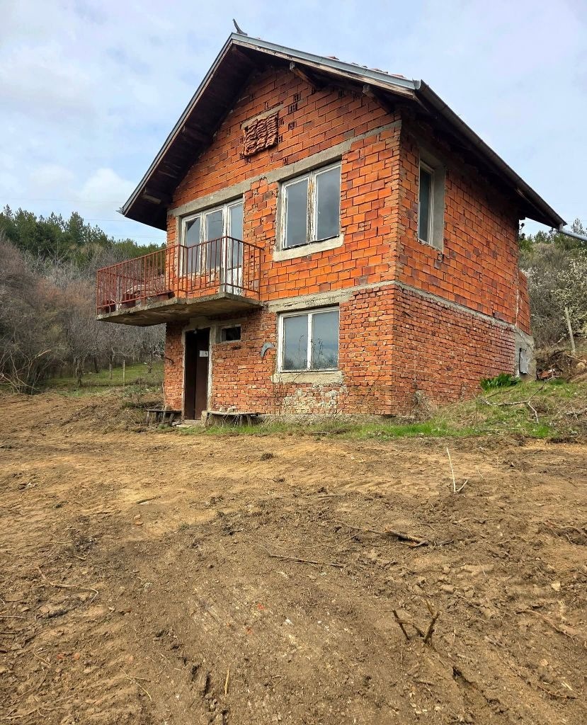 Продава КЪЩА, с. Горна Брестница, област Кюстендил