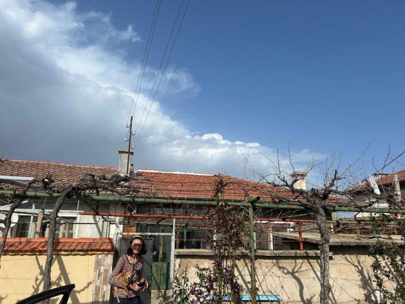 Продава КЪЩА, област Пловдив, гр. Съединение • 60000 € / 117349.80 лв. • 96509461 1