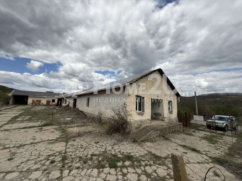 Продава ПРОМ. ПОМЕЩЕНИЕ в област Перник, с. Ковачевци - 2390 кв.м / 228 000 € » 445 929.24 лв., ХОУМ ТУ Ю БЪЛГАРИЯ АД - ОФИС МОНТЕВИДЕО