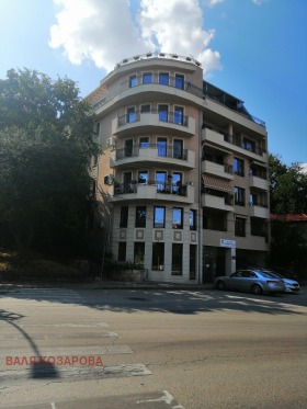 1 quarto Idealen centar, Pleven 1