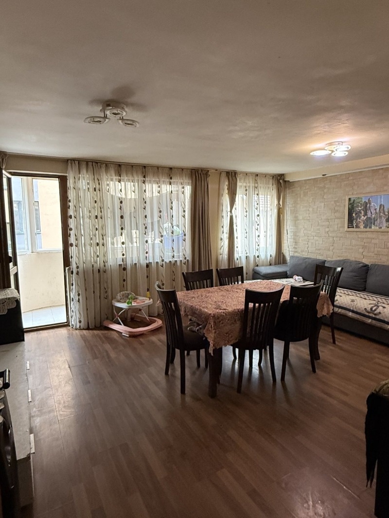 In vendita  2 camere da letto Varna , Kolhozen pazar , 83 mq | 95641871