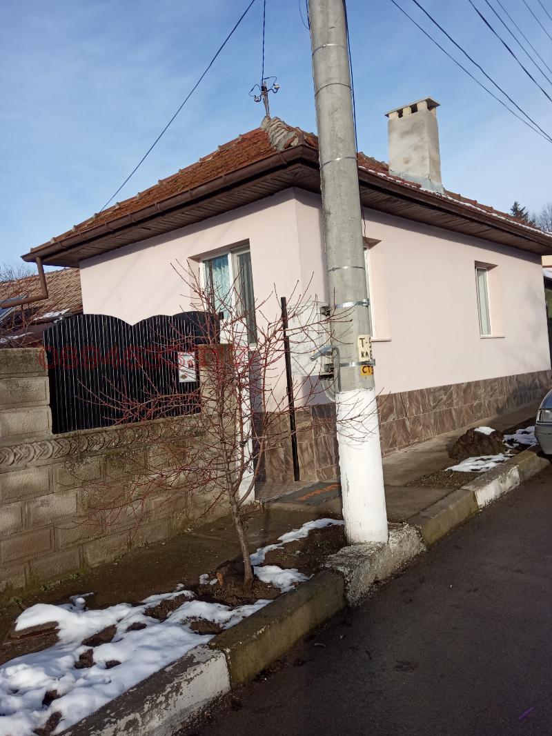 Продава КЪЩА, гр. Русе, Басарбово, снимка 2 - Къщи - 52769882