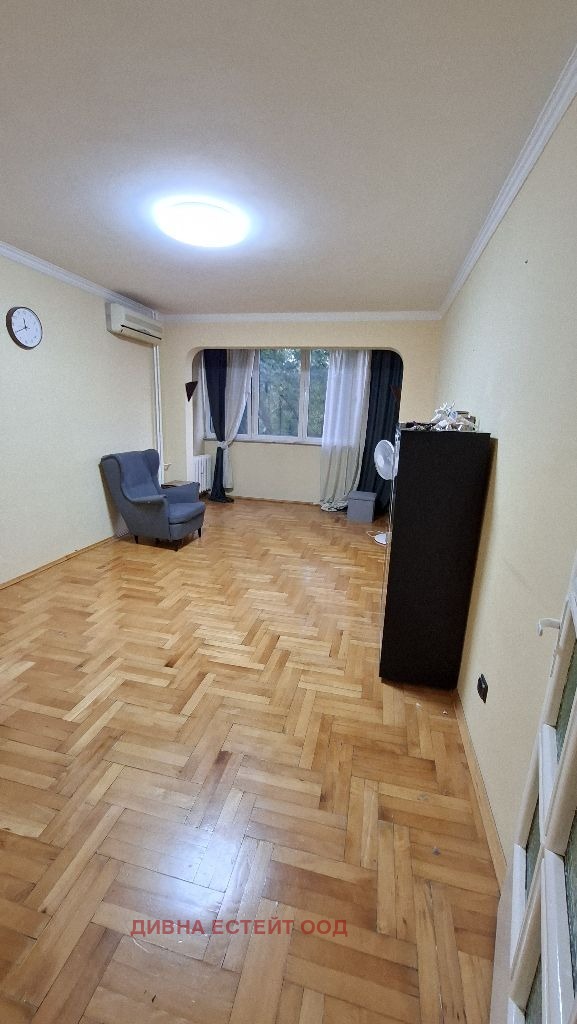 Продава 3-СТАЕН, гр. София, Света Троица