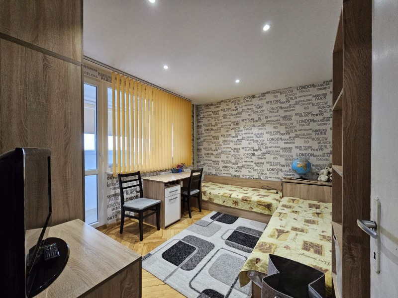 Продава 3-СТАЕН, гр. Плевен, Широк център, снимка 2 - Апартаменти - 53225123