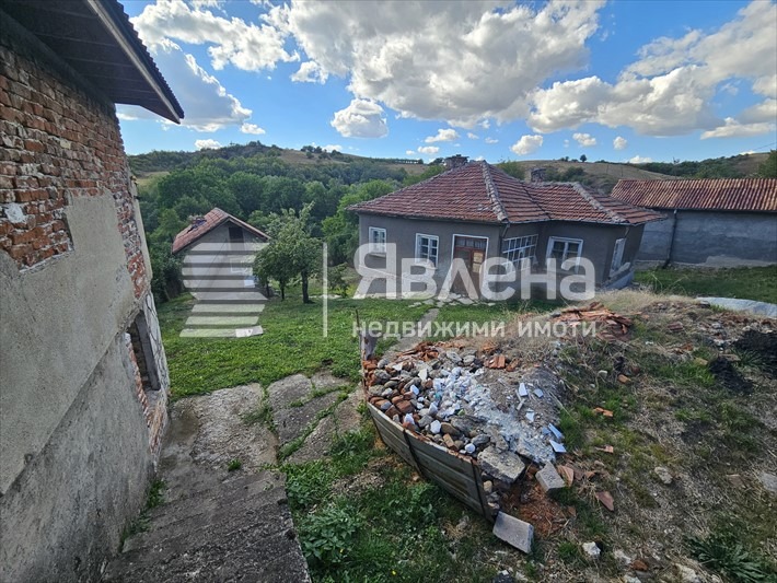 Продава КЪЩА, с. Големо Бучино, област Перник, снимка 2 - Къщи - 55125484