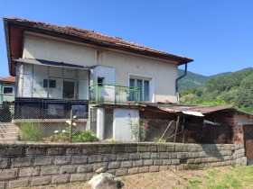 Дом Згориград, область Враца